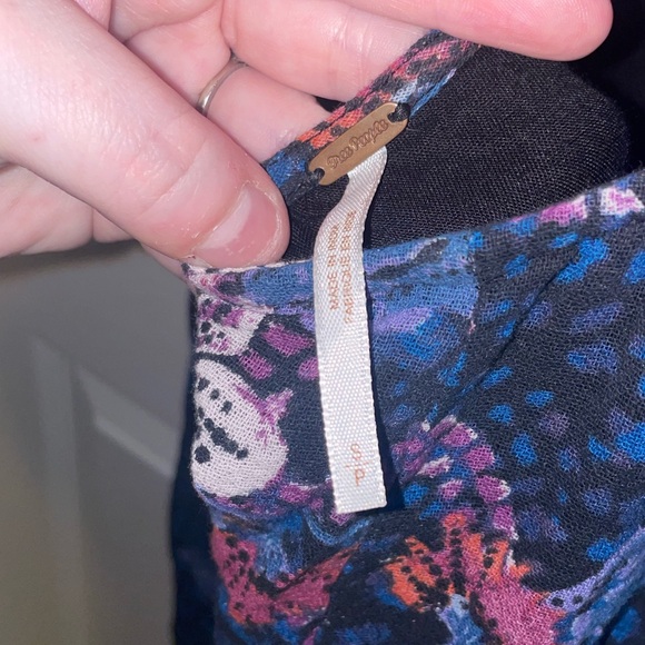 FREE PEOPLE JOSE V NECK DRESS🖤 - Picture 5 of 7